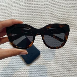 Le Specs Air Heart with case - LIKE NEW